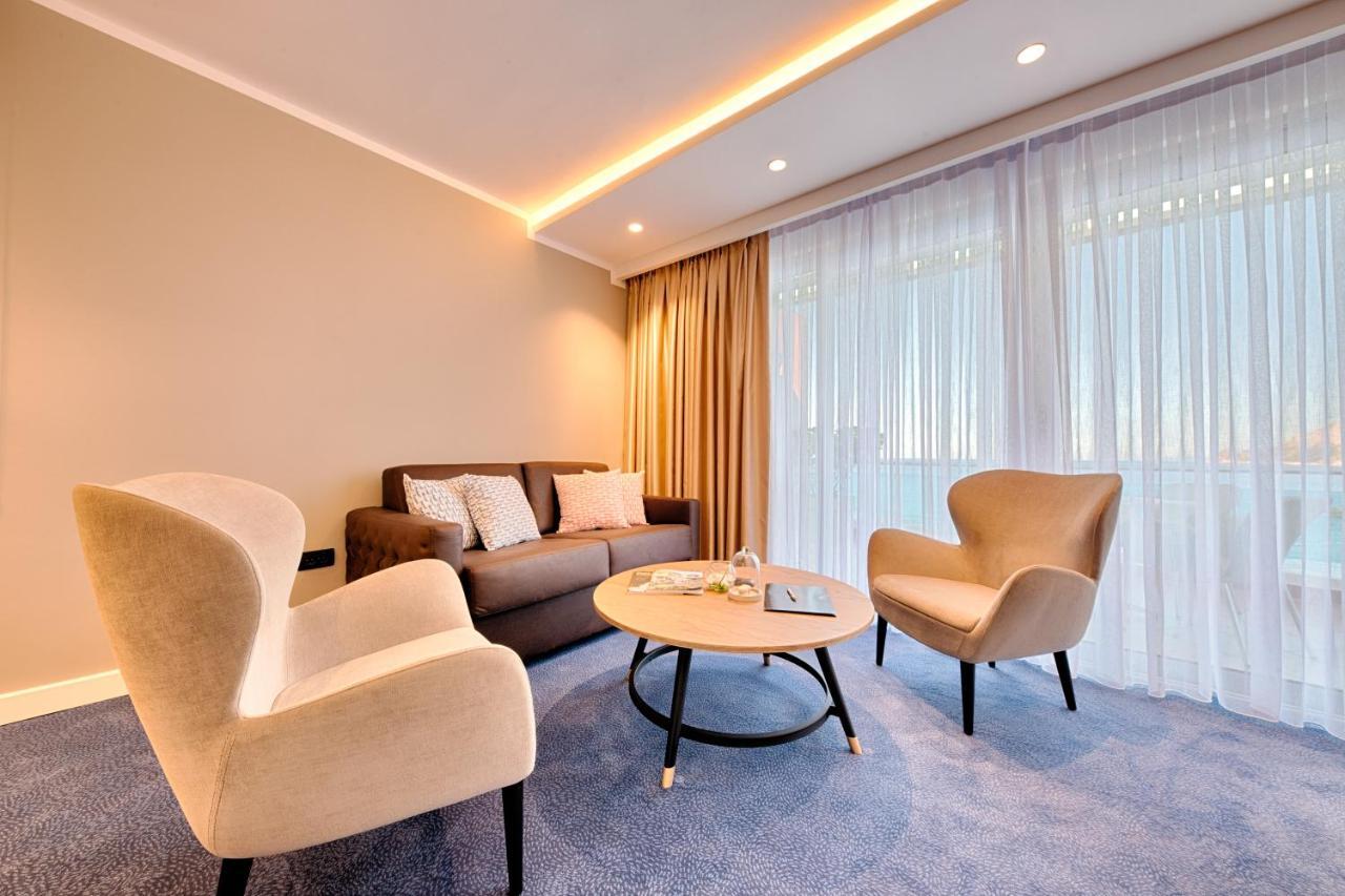 Apart Hotel Kalamper บาร์ ภายนอก รูปภาพ